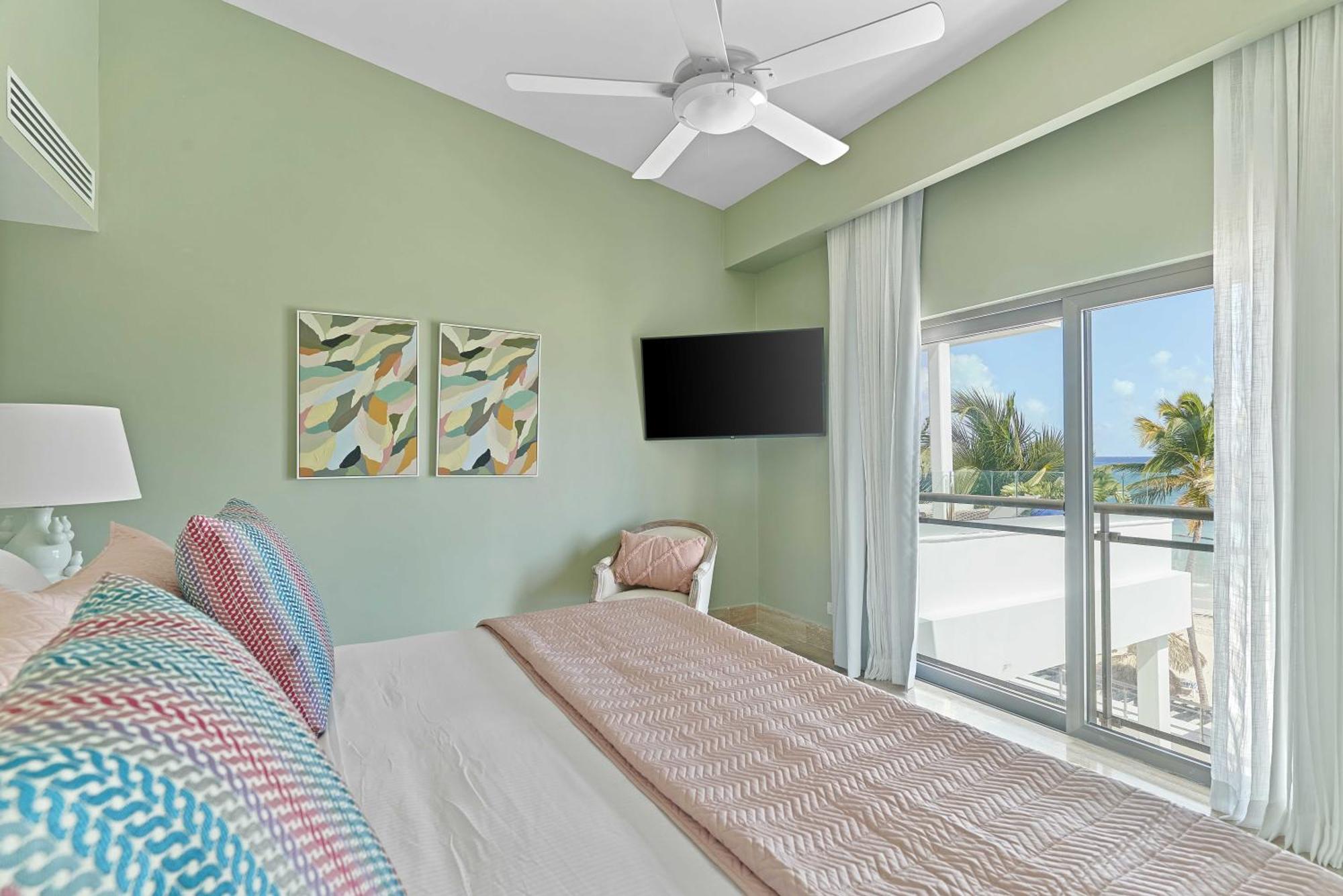 Costa Atlantica Punta Cana - Beach Vacation Condos Екстериор снимка